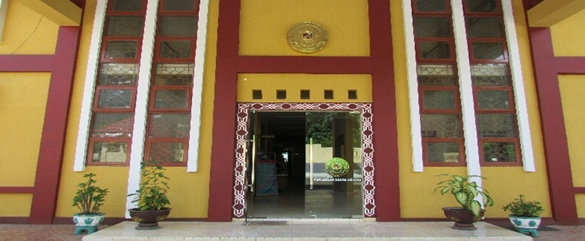 Pintu utama gedung Pengadilan Agama Selayar